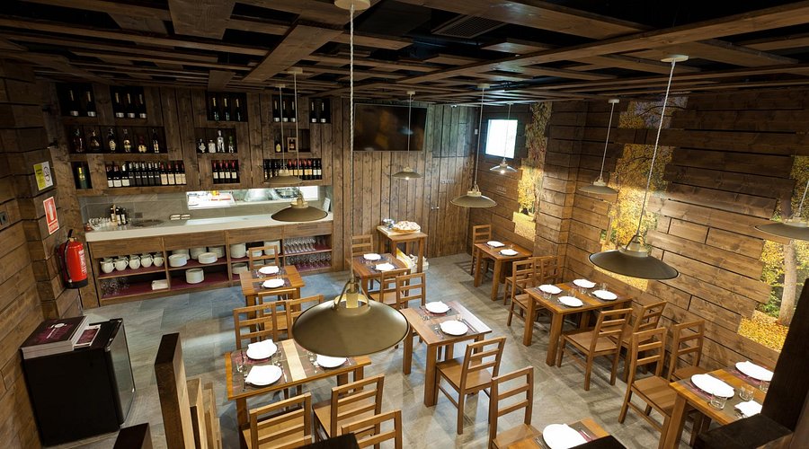 Interior de Pulpería Casa Camiño restaurante recomendado para comer en Palas de Rei durante el Camino de Santiago