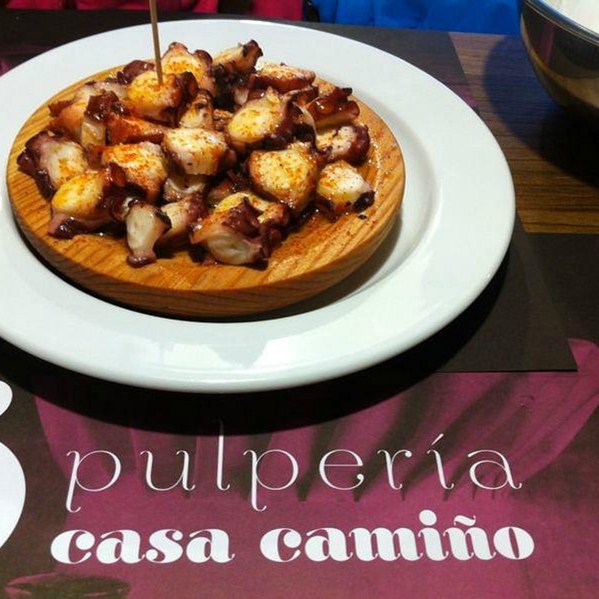 Cocina tradicional gallega, menú peregrino y platos caseros en pleno Camino Francés.